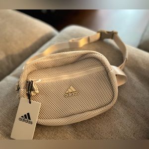 Adidas belt bag. color: beige